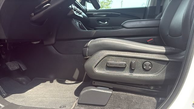 Used 2023 Honda Pilot Touring image 13