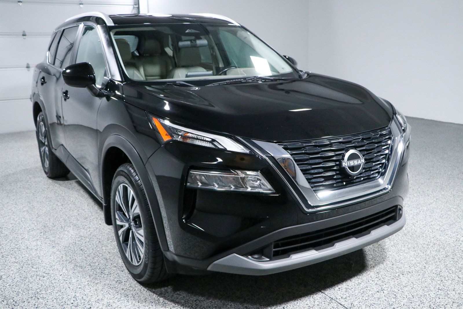 Used 2023 Nissan Rogue SV w/ SV Premium B Package FWD image 5