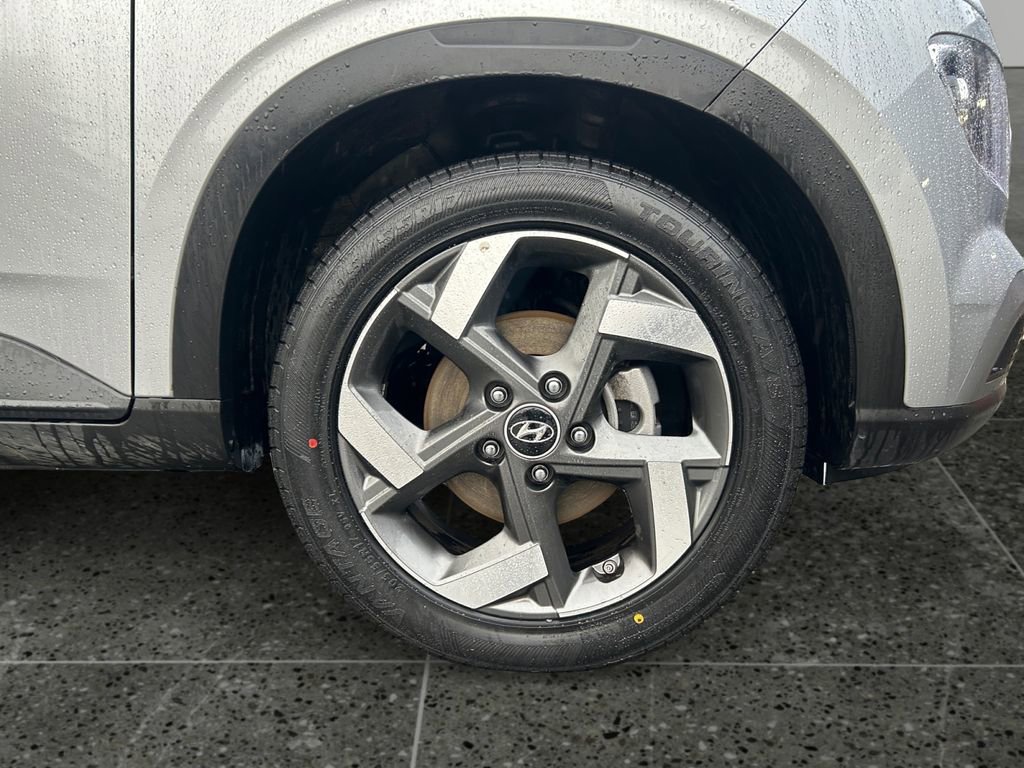 Certified 2025 Hyundai Venue SEL image 9