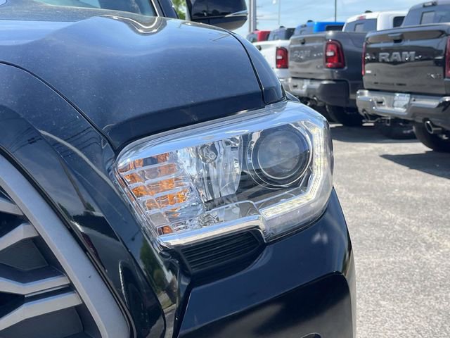 Used 2023 Toyota Tacoma TRD Sport AWD/4WD image 9