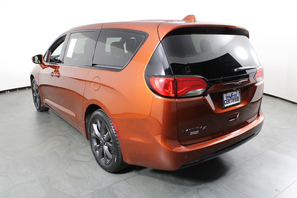 Used 2018 Chrysler Pacifica Touring Plus w/ S Appearance Package image 3