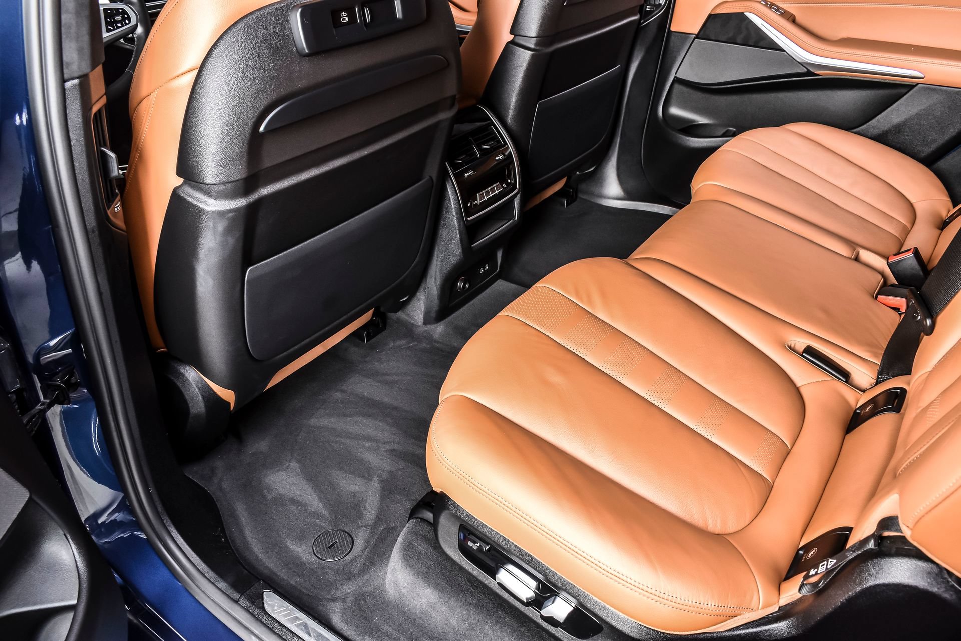 Used 2022 BMW X7 M50i w/ Dynamic Handling Package AWD/4WD image 21