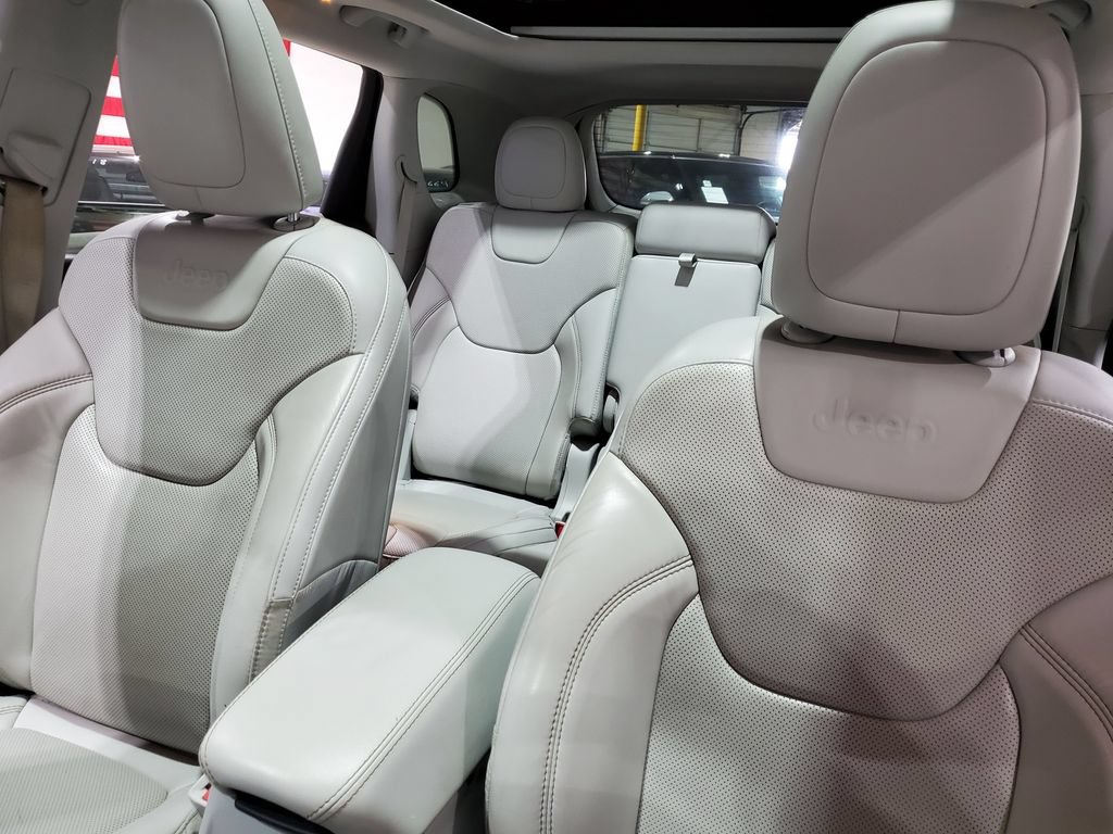 Used 2020 Jeep Cherokee Limited w/ Luxury Group FWD image 41