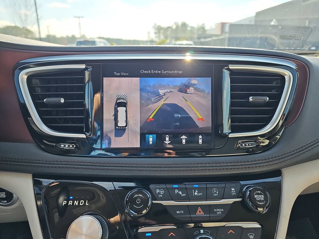 Used 2020 Chrysler Pacifica Limited image 28