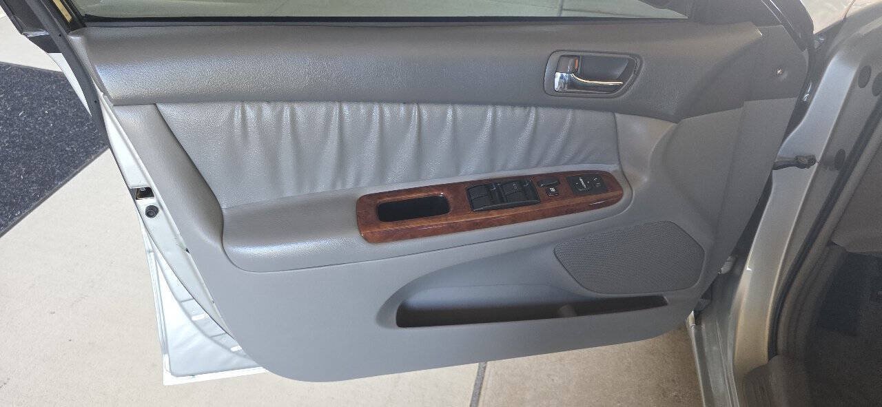 Used 2005 Toyota Camry LE FWD image 17