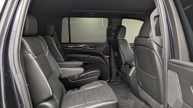 Used 2022 Cadillac Escalade ESV Premium Luxury AWD/4WD image 18