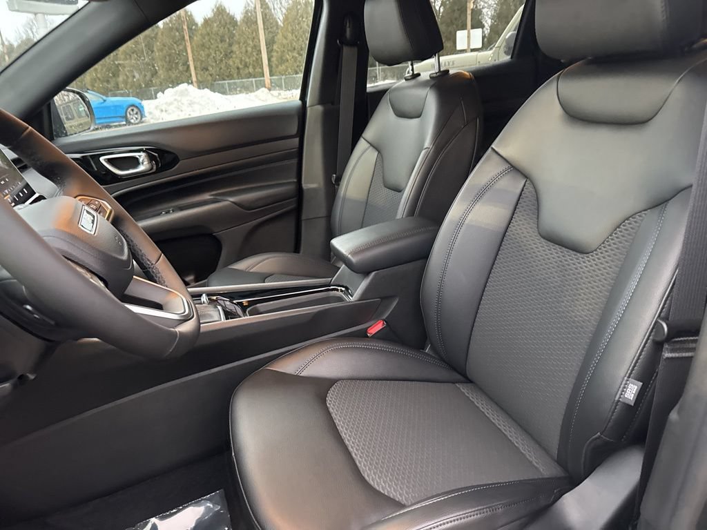 New 2026 Jeep Compass Latitude AWD/4WD image 7