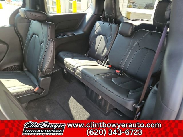 New 2025 Chrysler Pacifica Select image 25