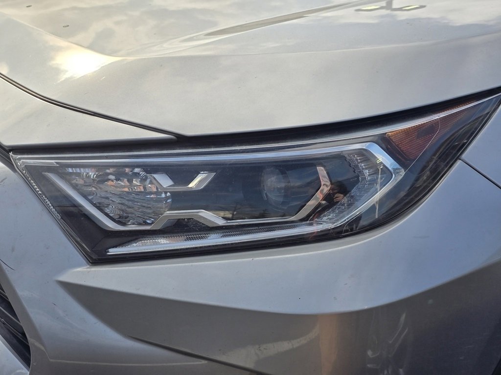 Used 2021 Toyota RAV4 XLE image 11