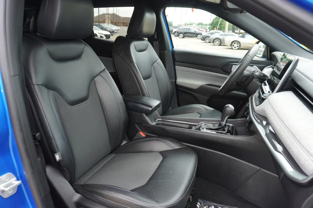Used 2024 Jeep Compass Latitude AWD/4WD image 31