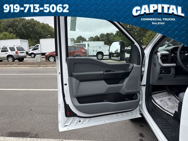 New 2025 Ford F250 XL w/ XL Chrome Package image 20