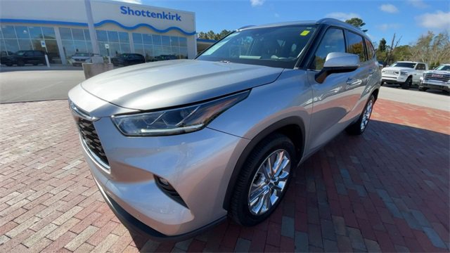 Used 2023 Toyota Highlander Limited image 5