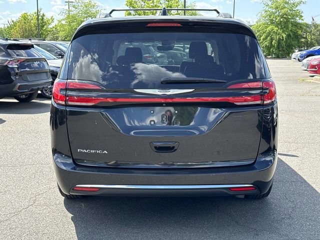 Used 2022 Chrysler Pacifica Touring-L image 3