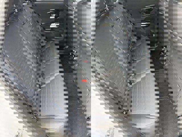 Used 2025 Mercedes-Benz GLC 300 4MATIC image 8