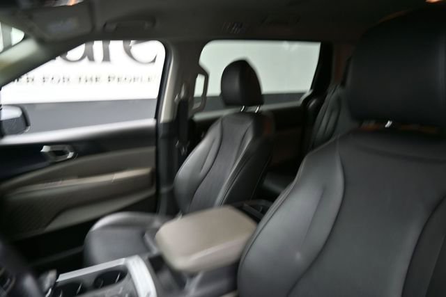 Used 2025 Kia Carnival FWD image 16