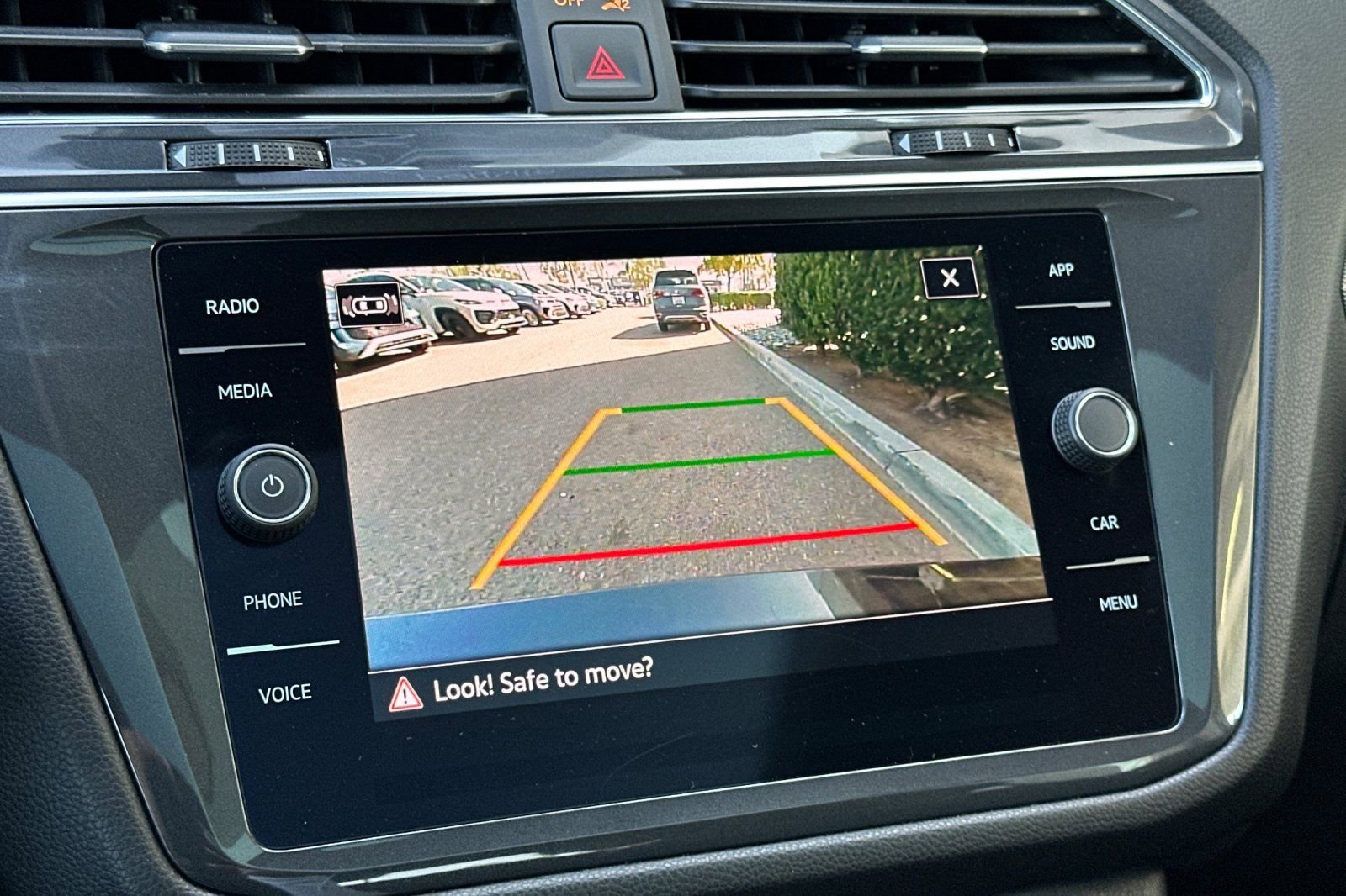 Used 2023 Volkswagen Tiguan SE w/ Panoramic Sunroof Package image 20
