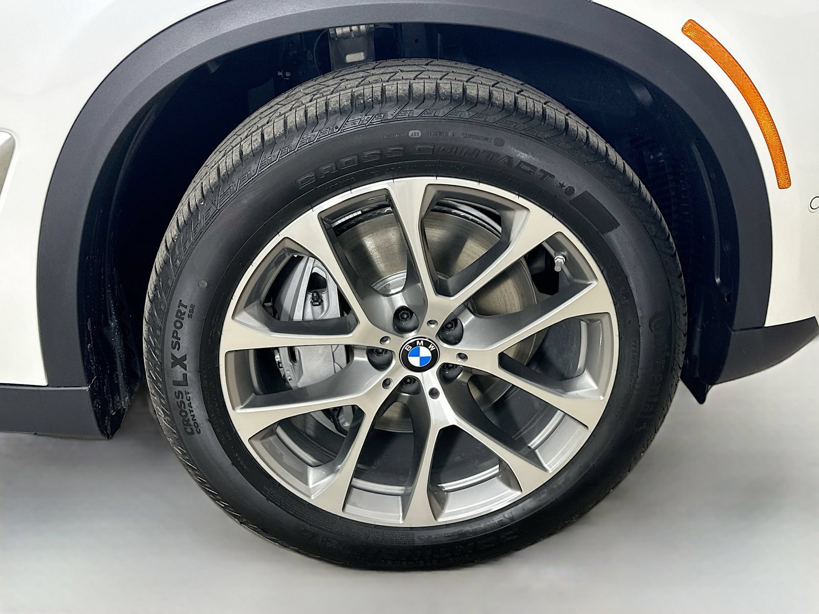 New 2026 BMW X5 xDrive50e w/ Premium Package AWD/4WD image 10