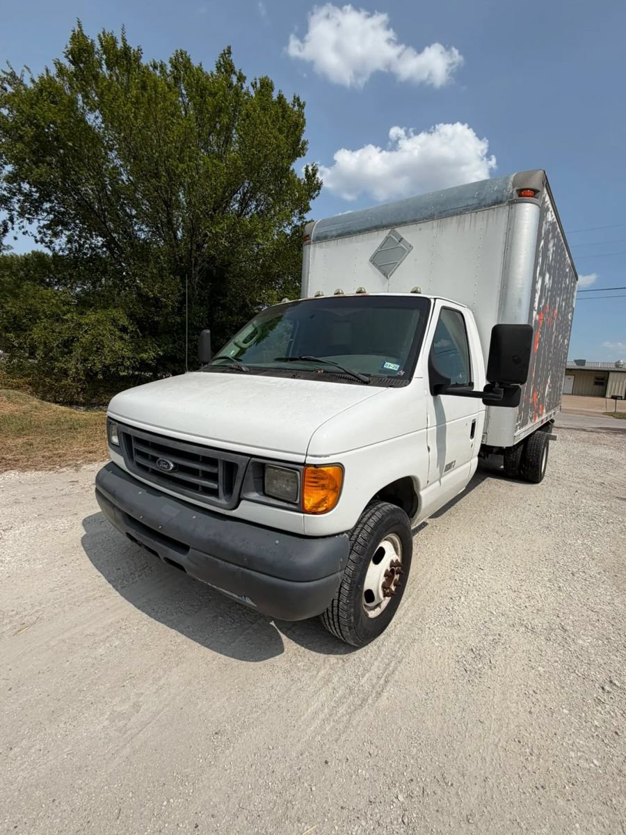 Used 2007 Ford E-450 and Econoline 450 RWD image 2