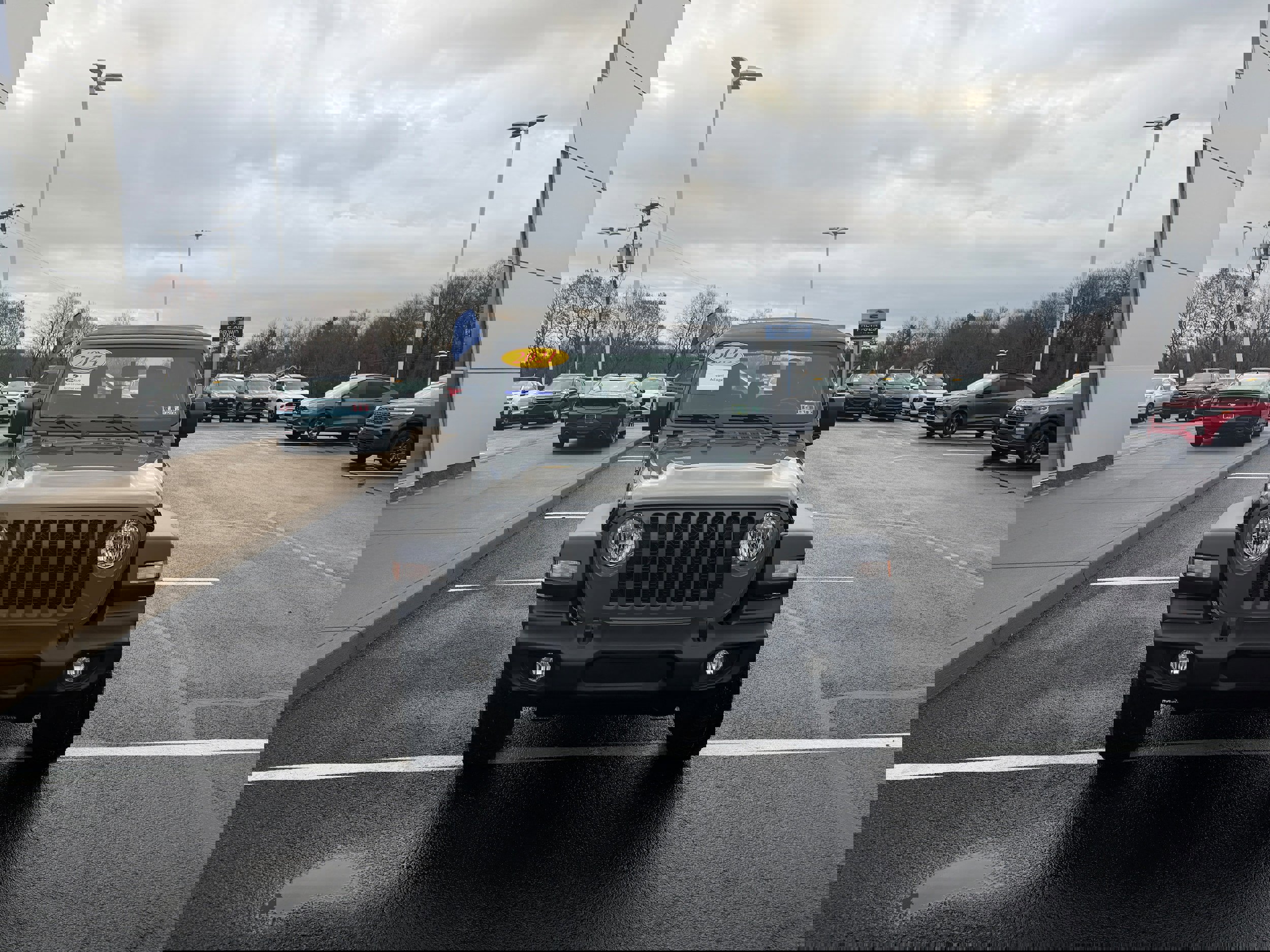 Used 2021 Jeep Gladiator Sport image 2