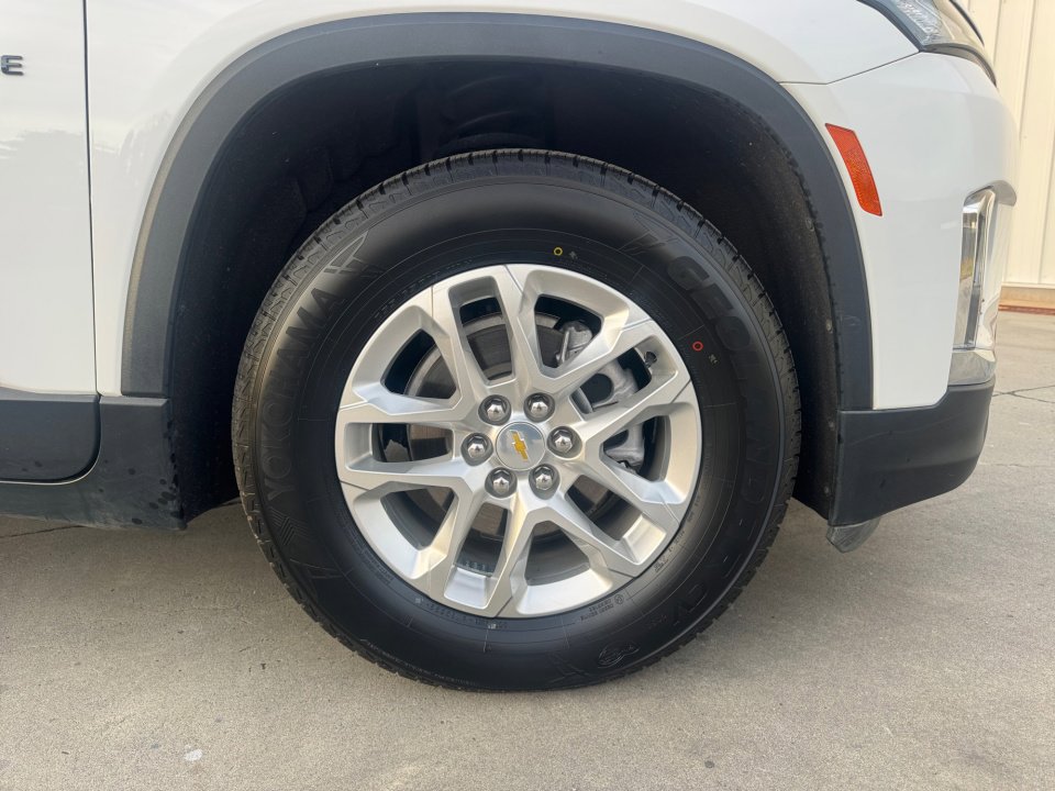 Used 2022 Chevrolet Traverse LS image 29