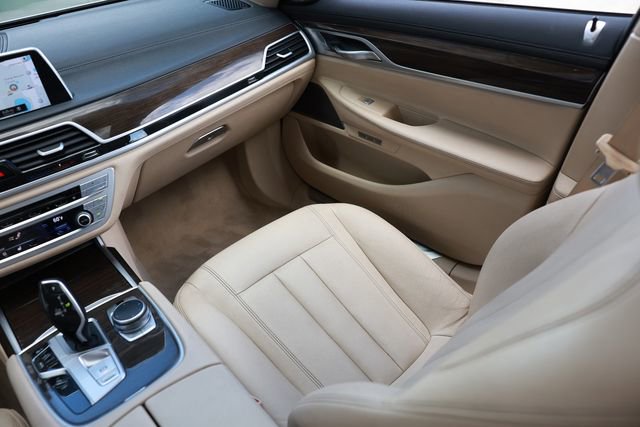 Used 2018 BMW 740i image 25