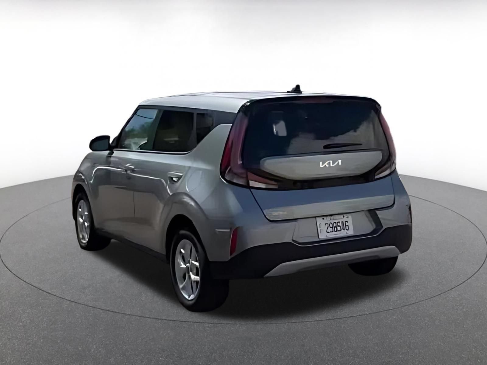 Used 2025 Kia Soul LX w/ LX Technology Package FWD image 10