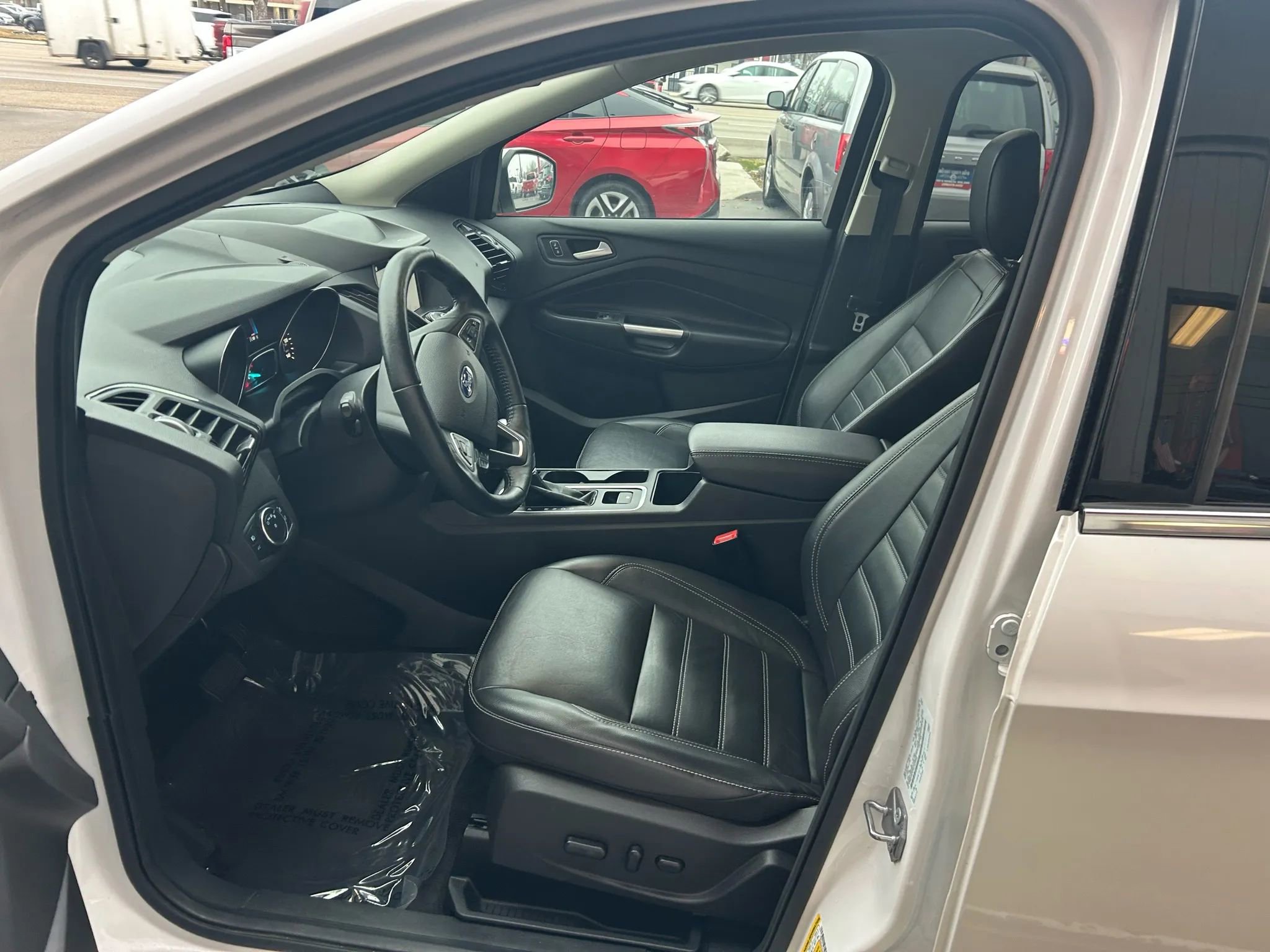 Used 2019 Ford Escape Titanium image 3