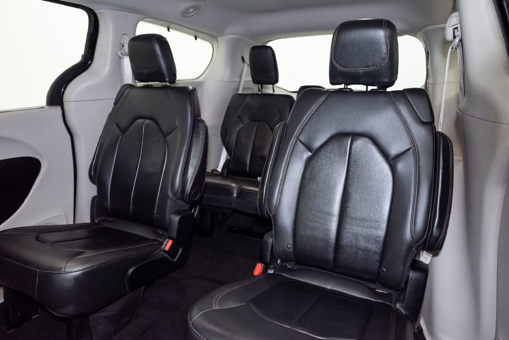 Used 2017 Chrysler Pacifica Touring-L FWD image 21
