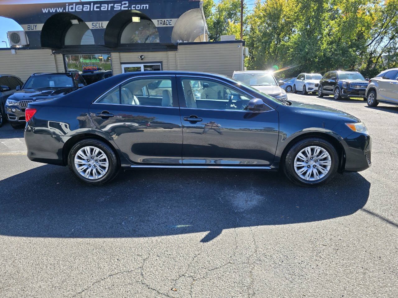 Used 2013 Toyota Camry LE FWD image 2