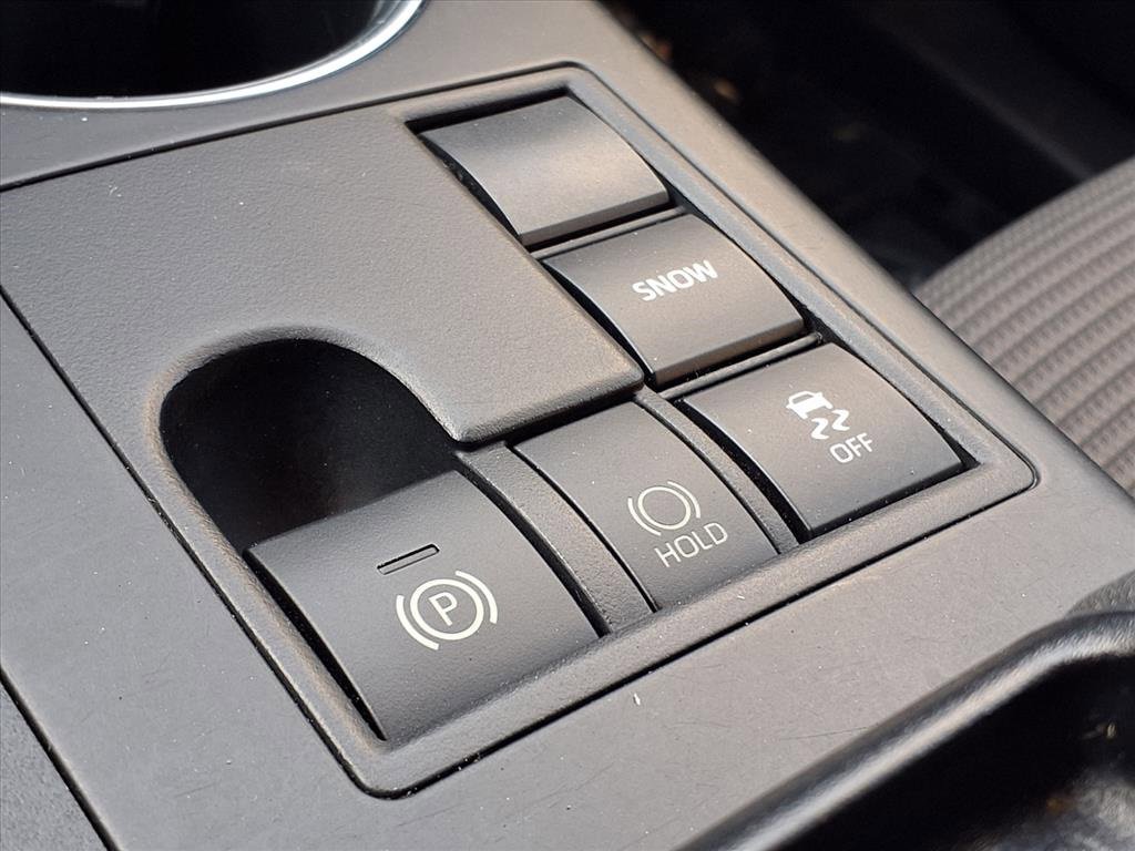 Used 2023 Toyota Highlander LE image 18