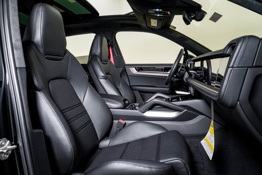 New 2026 Porsche Cayenne GTS image 15