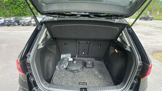 Used 2022 Volkswagen Taos SE w/ Panoramic Sunroof Package FWD image 35