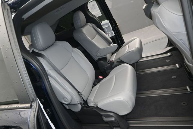 Used 2026 Toyota Sienna XLE AWD/4WD image 16