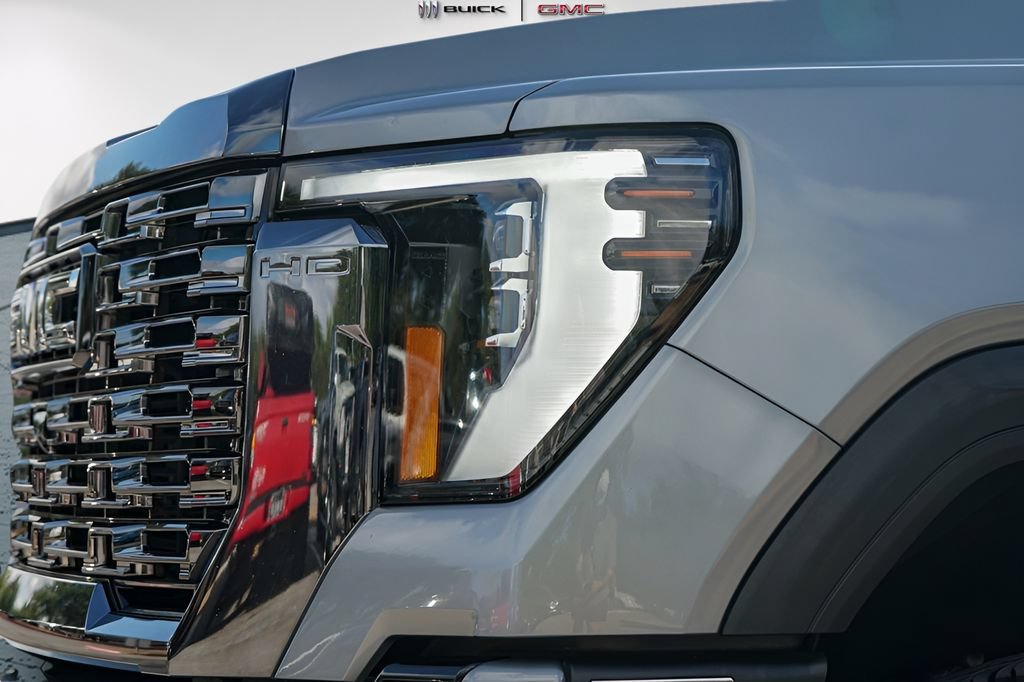 Used 2024 GMC Sierra 2500 Denali Ultimate w/ Max Trailering Package AWD/4WD image 3