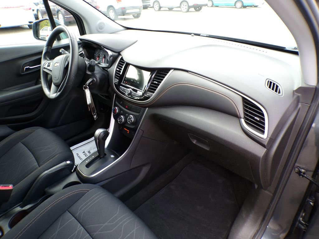 Used 2019 Chevrolet Trax LT FWD image 15