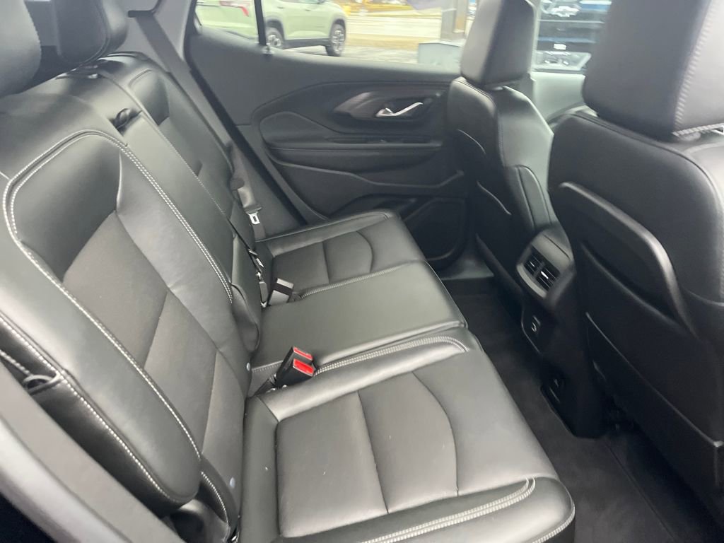 Used 2024 GMC Terrain SLT w/ Tech Package image 29