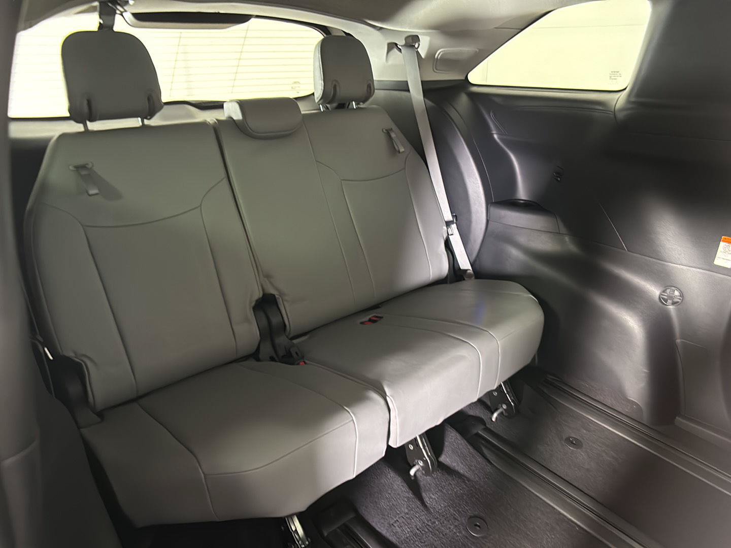 Used 2025 Toyota Sienna XLE w/ XLE Plus Package FWD image 17