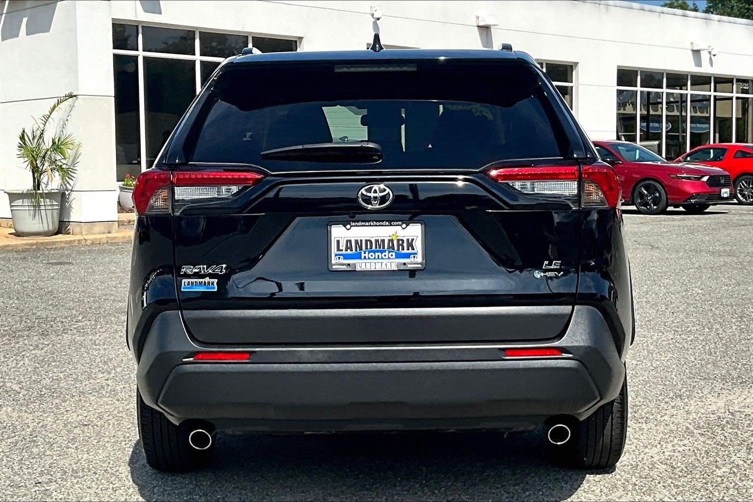 Used 2025 Toyota RAV4 LE AWD/4WD image 4