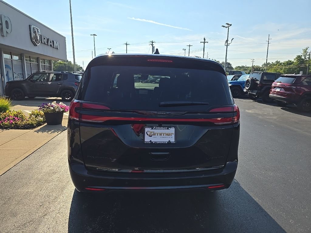 New 2026 Chrysler Pacifica Limited w/ S Appearance Package image 8