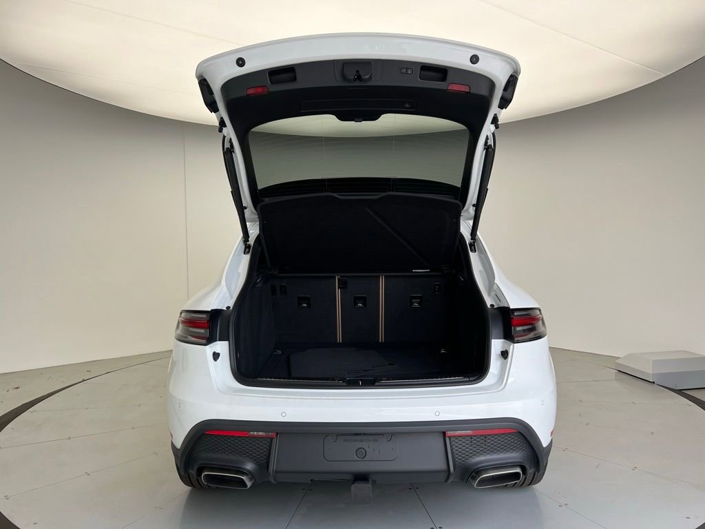 Certified 2025 Porsche Macan image 20