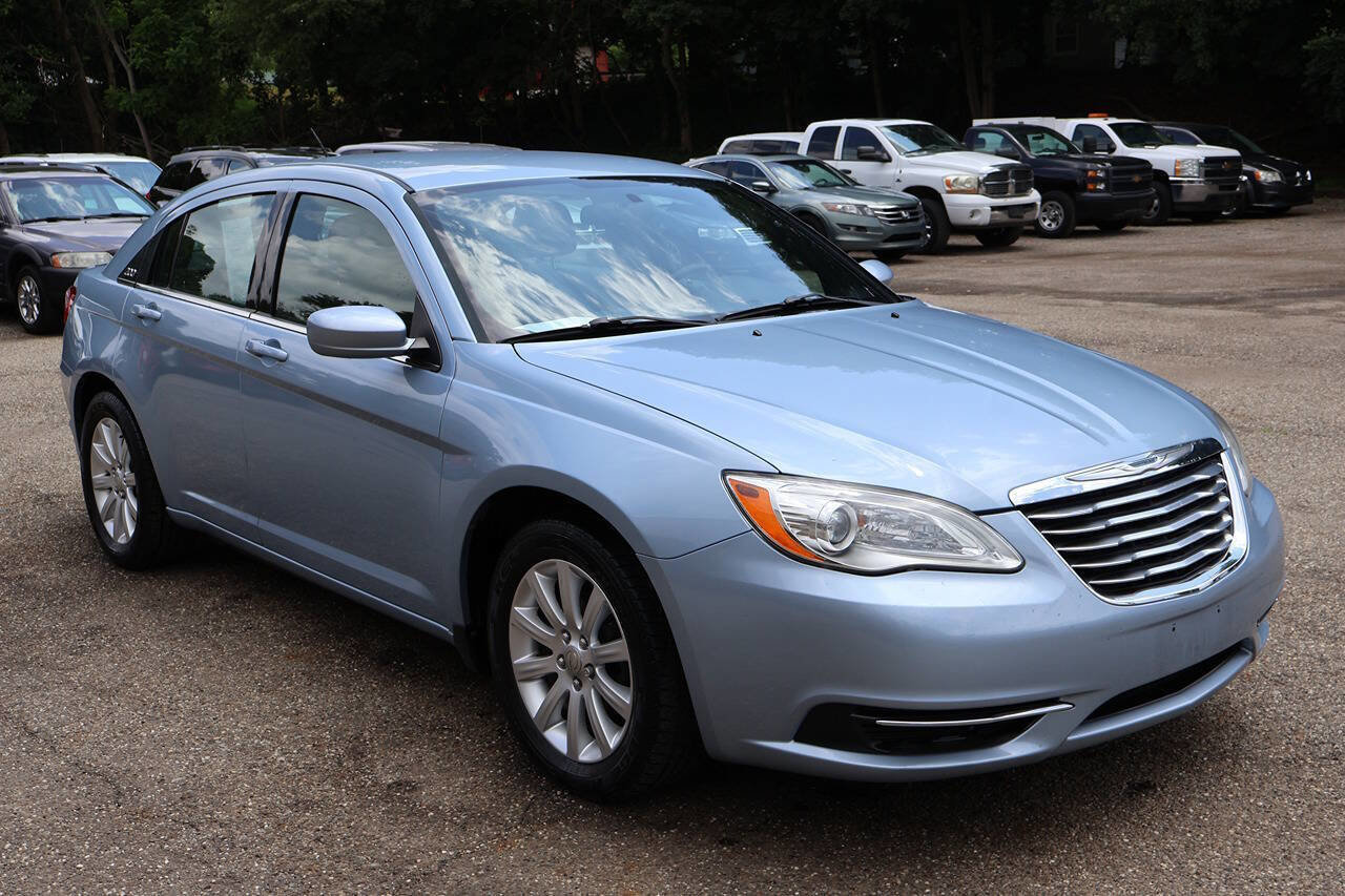 Used 2013 Chrysler 200 Touring FWD image 5