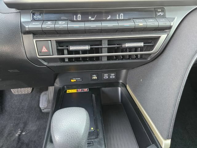 Used 2025 Toyota Camry LE FWD image 18