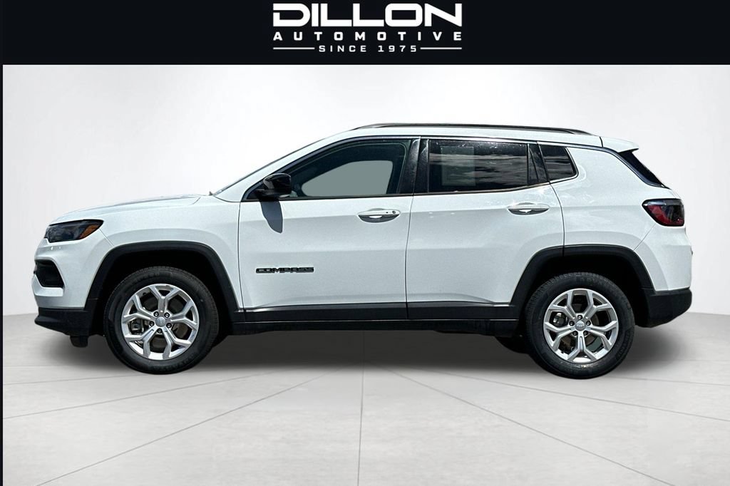 Used 2024 Jeep Compass Latitude AWD/4WD image 7