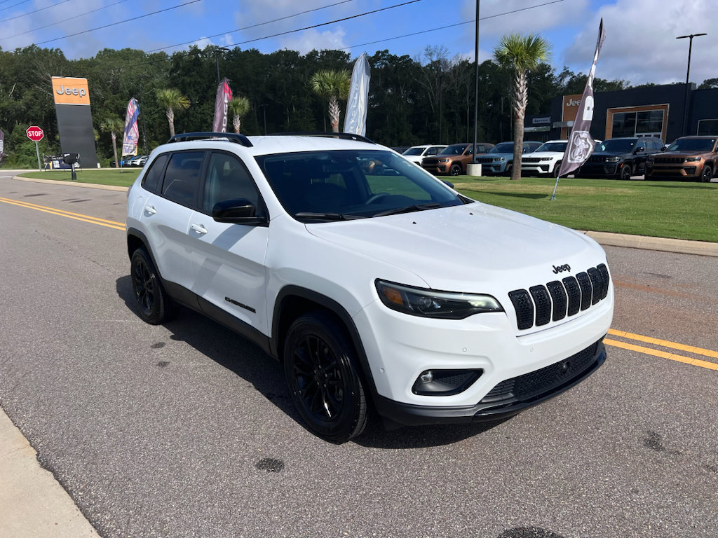 Certified 2023 Jeep Cherokee Altitude Lux AWD/4WD image 1