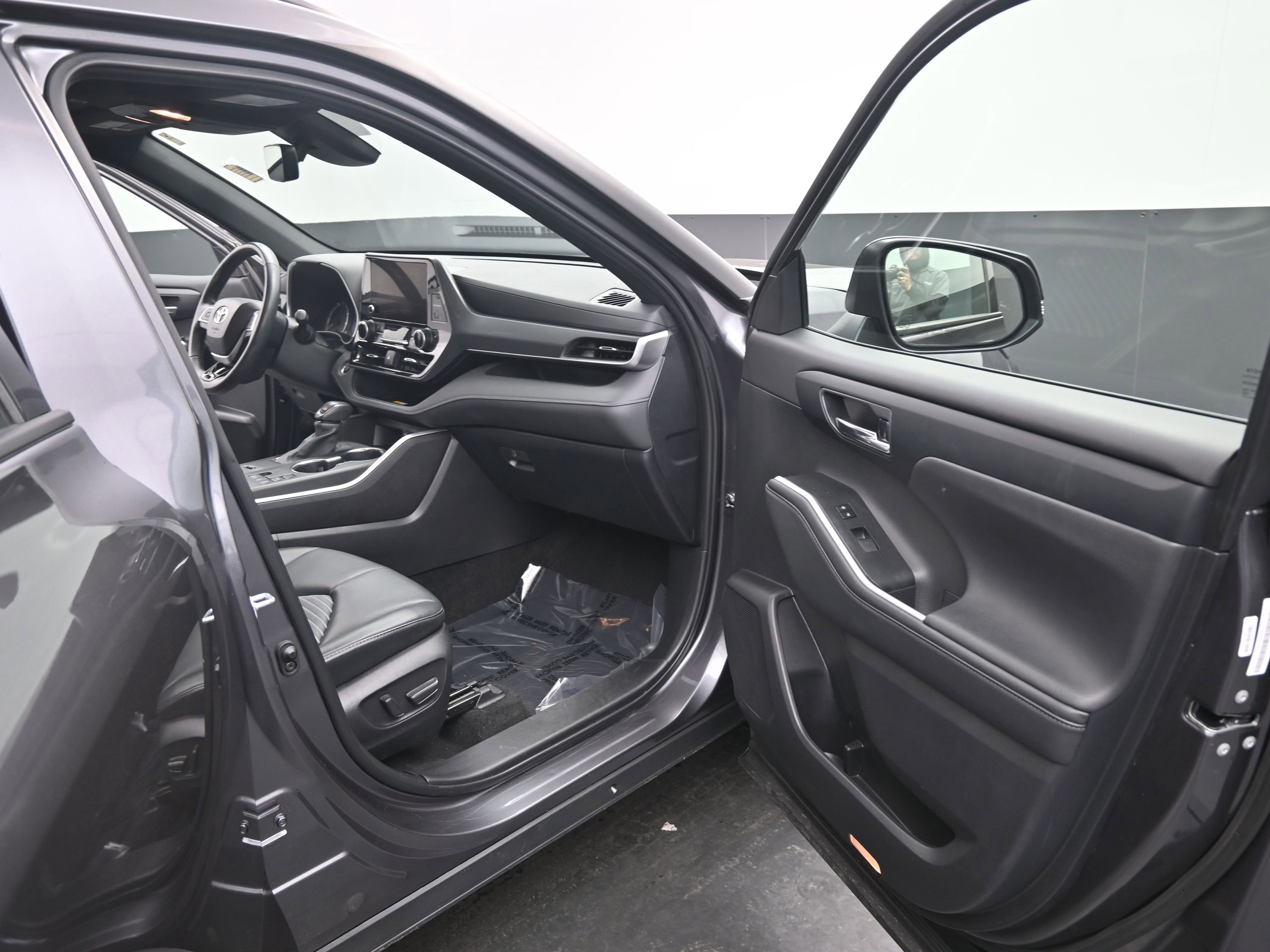 Used 2024 Toyota Highlander XSE image 22