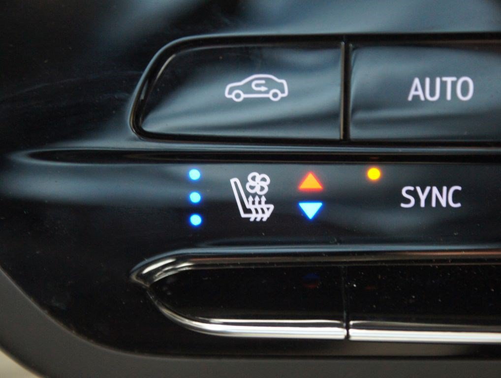 Used 2023 Buick Envision Avenir AWD/4WD image 9
