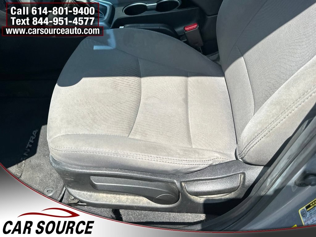 Used 2016 Hyundai Elantra SE w/ Option Group 02 FWD image 9