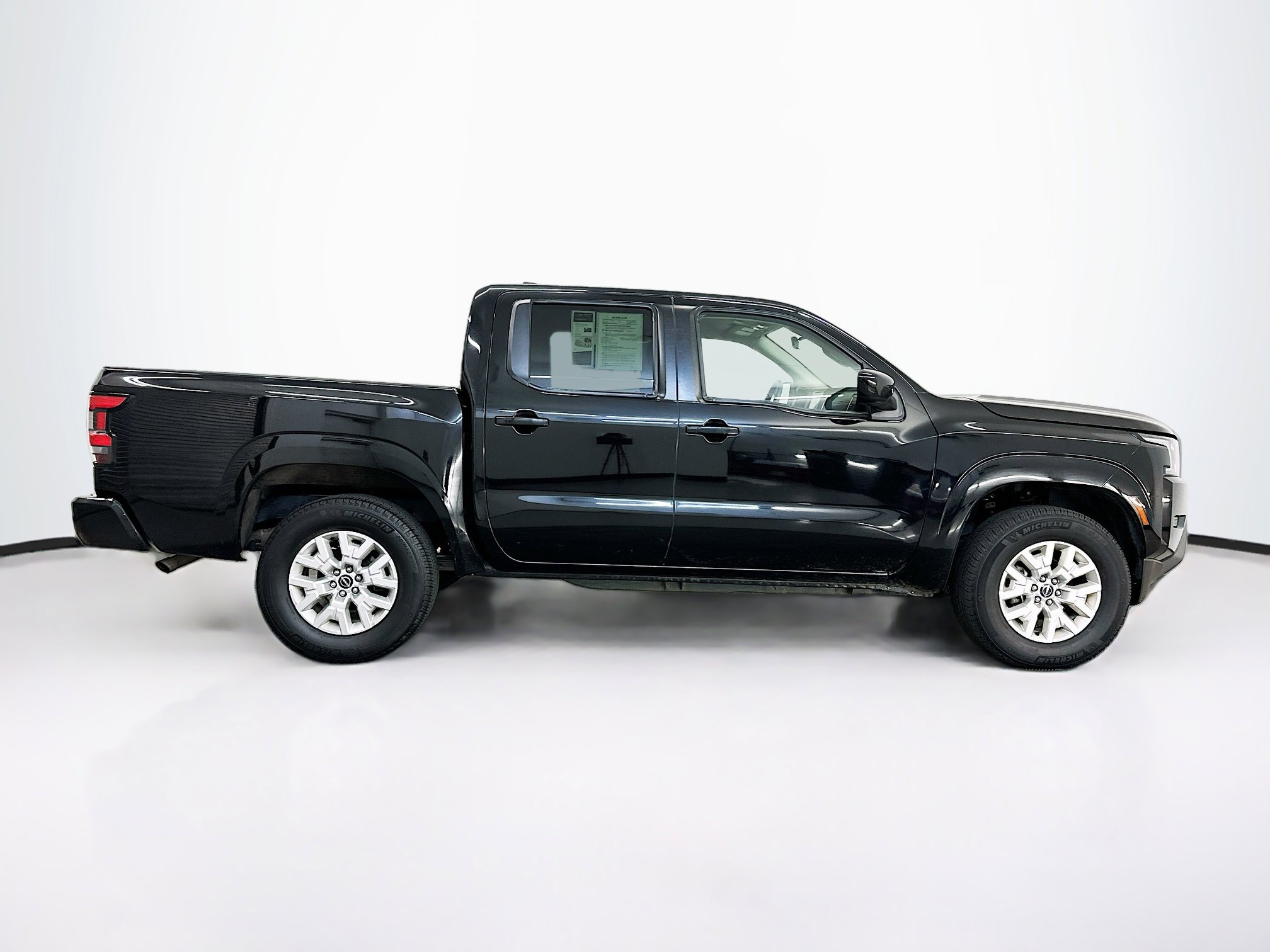 Used 2023 Nissan Frontier SV image 10