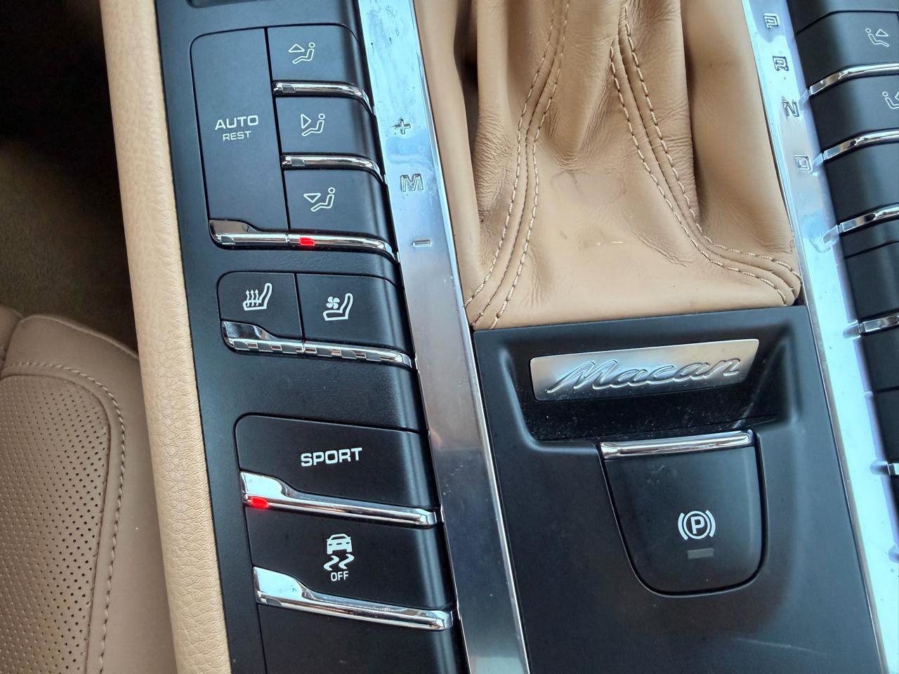 Used 2015 Porsche Macan S w/ Premium Package Plus image 33