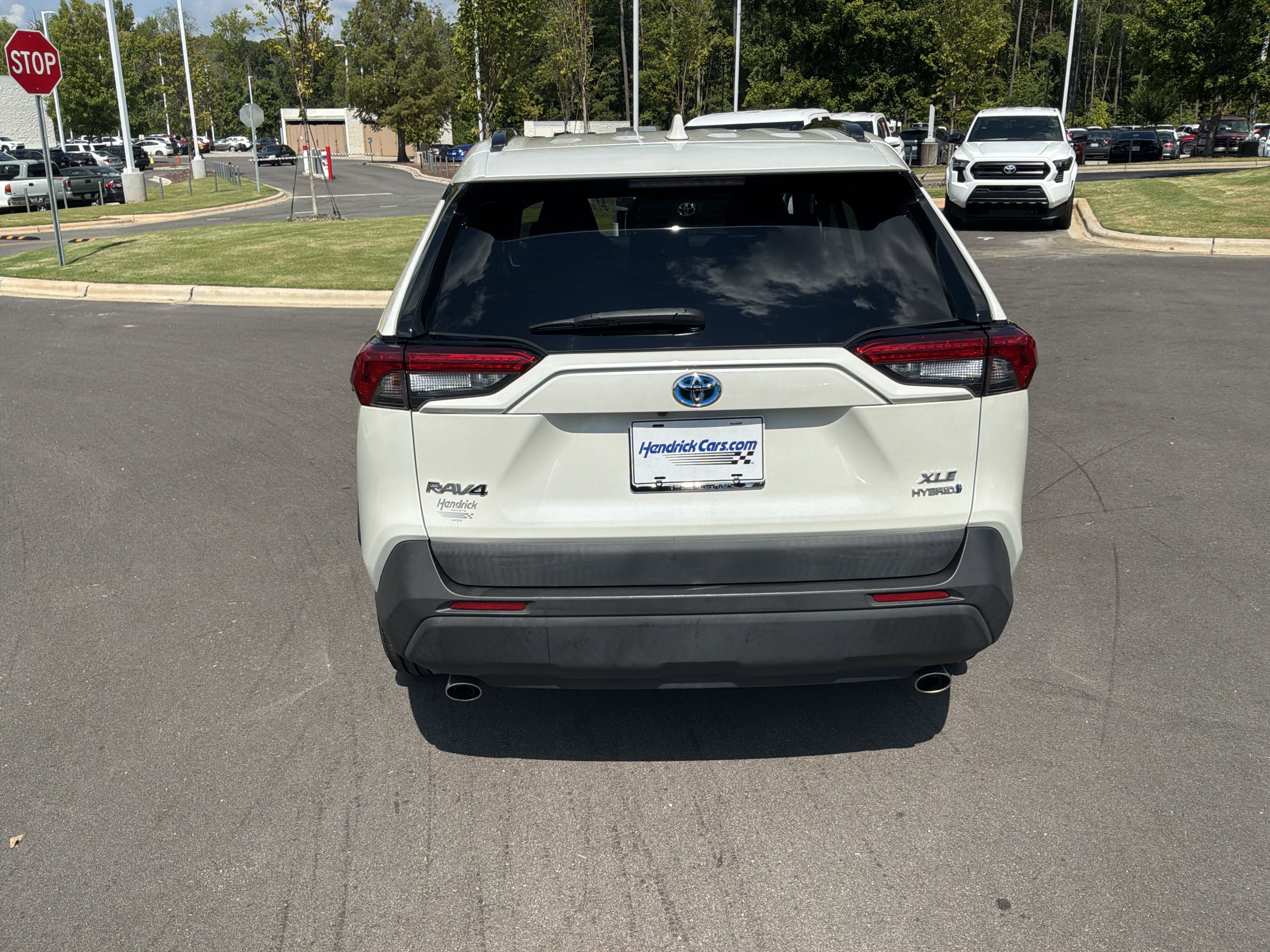 Used 2021 Toyota RAV4 XLE Premium AWD/4WD image 9